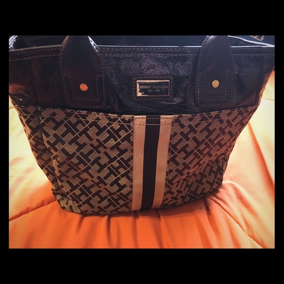 Tommy Hilfiger Handbags - Tommy Hilfiger medium size bag